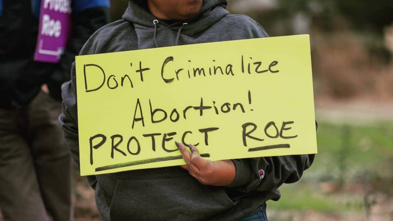 sign reads 'Don't criminalize abortion! protect Roe'